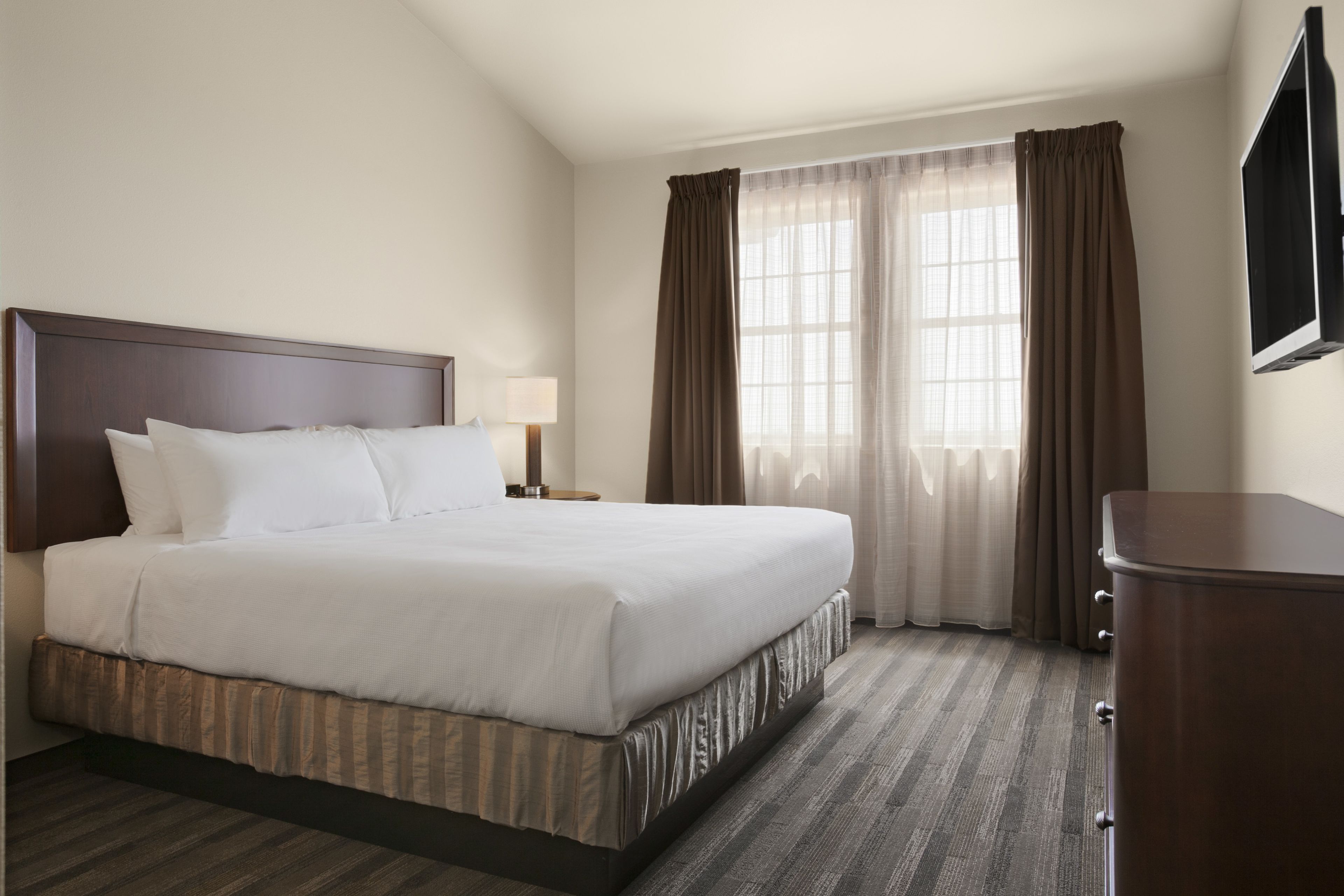 premium bedding, pillow-top beds, in-room safe, desk