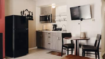Family Suite, 1 Bedroom | Private kitchen | Mini-fridge, microwave, coffee/tea maker