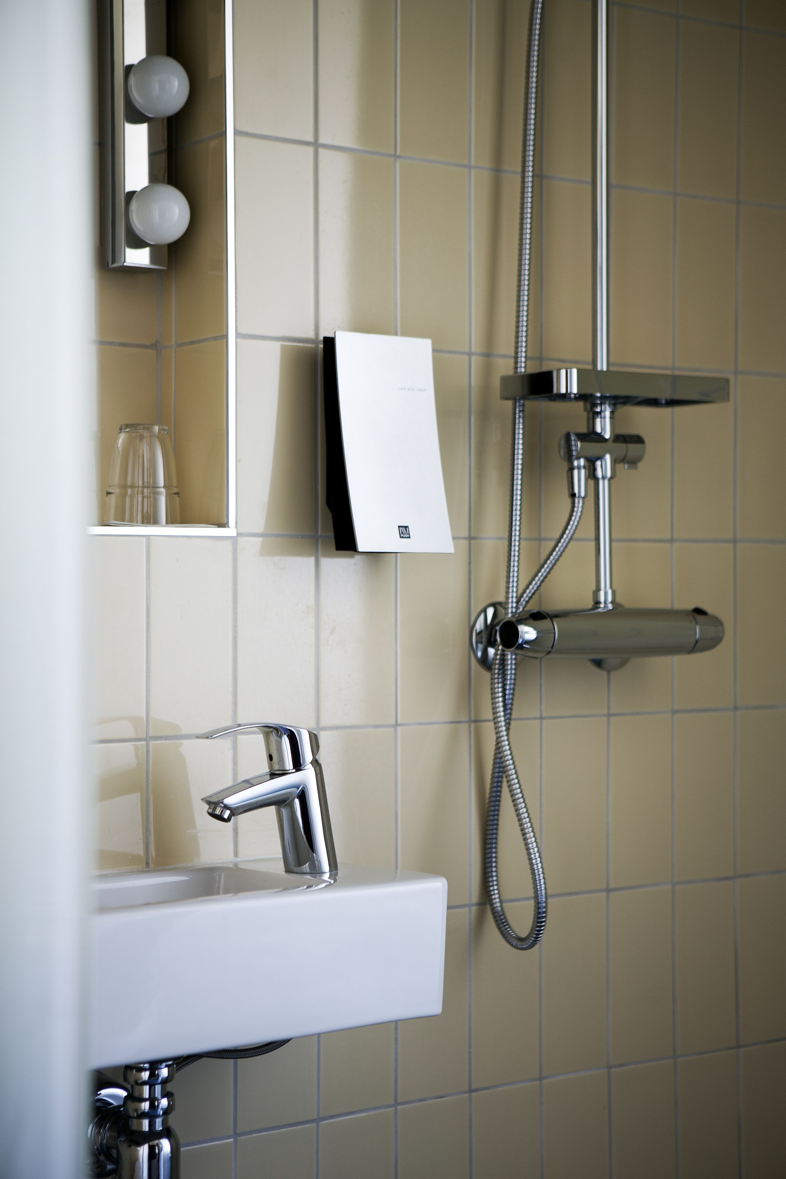 single room | bathroom | shower, hair dryer, towels