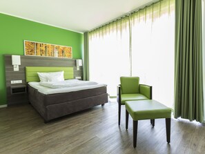Premium bedding, desk, blackout drapes, soundproofing
