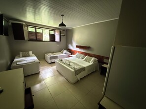 Apartamento Familiar Casal | 迷你吧、免费婴儿床、免费 WiFi、床单