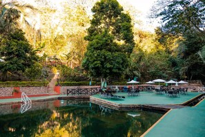 Indoor pool, 8 outdoor pools, pool umbrellas, pool loungers - Hotel Mato Grosso Aguas Quentes (Santo Antonio do Leverger)