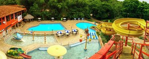 A pool area with multiple swimming pools, water slides, and lounge chairs. - Hotel Mato Grosso Aguas Quentes (Santo Antonio do Leverger)