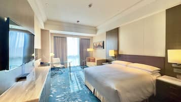 1 bedroom, down comforters, minibar, in-room safe