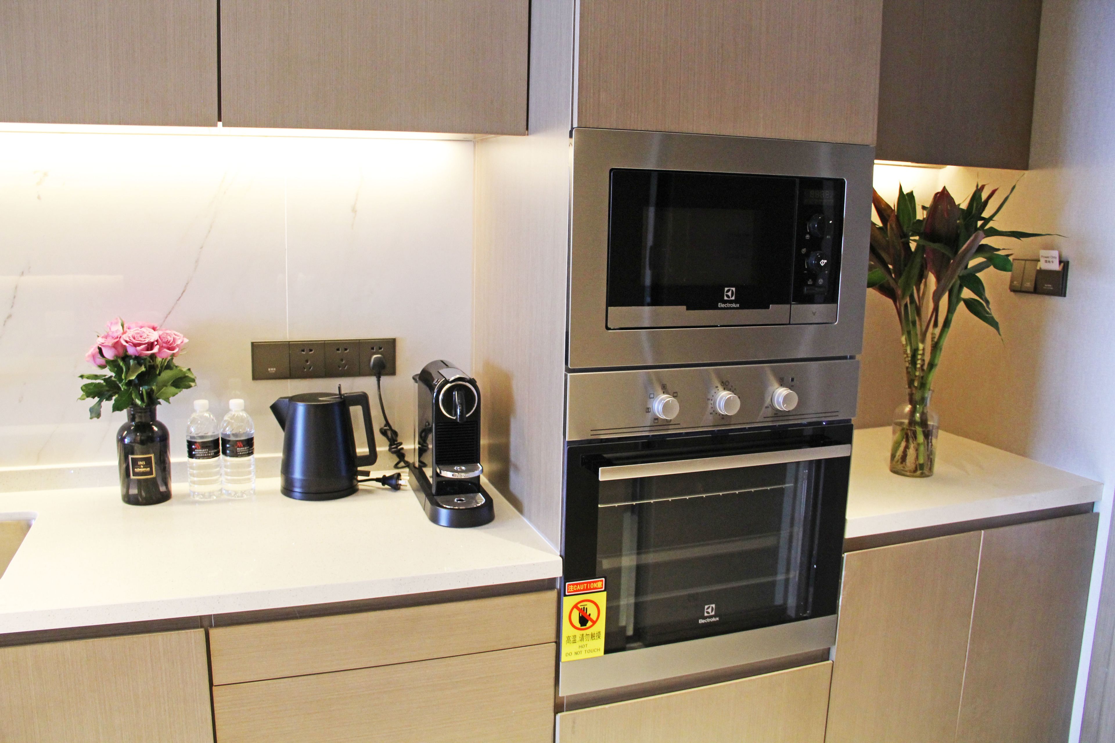 studio, 1 king bed | down duvets, minibar, in-room safe, desk