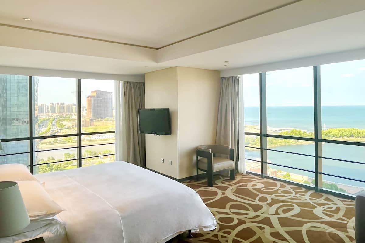 1 chambre, minibar, coffres-forts dans les chambres, bureau