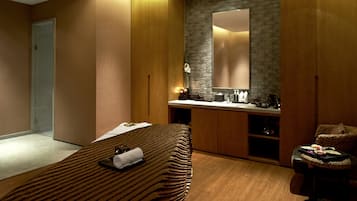 Deluxe Room | Spa | Body treatments, body scrubs, facials, massages