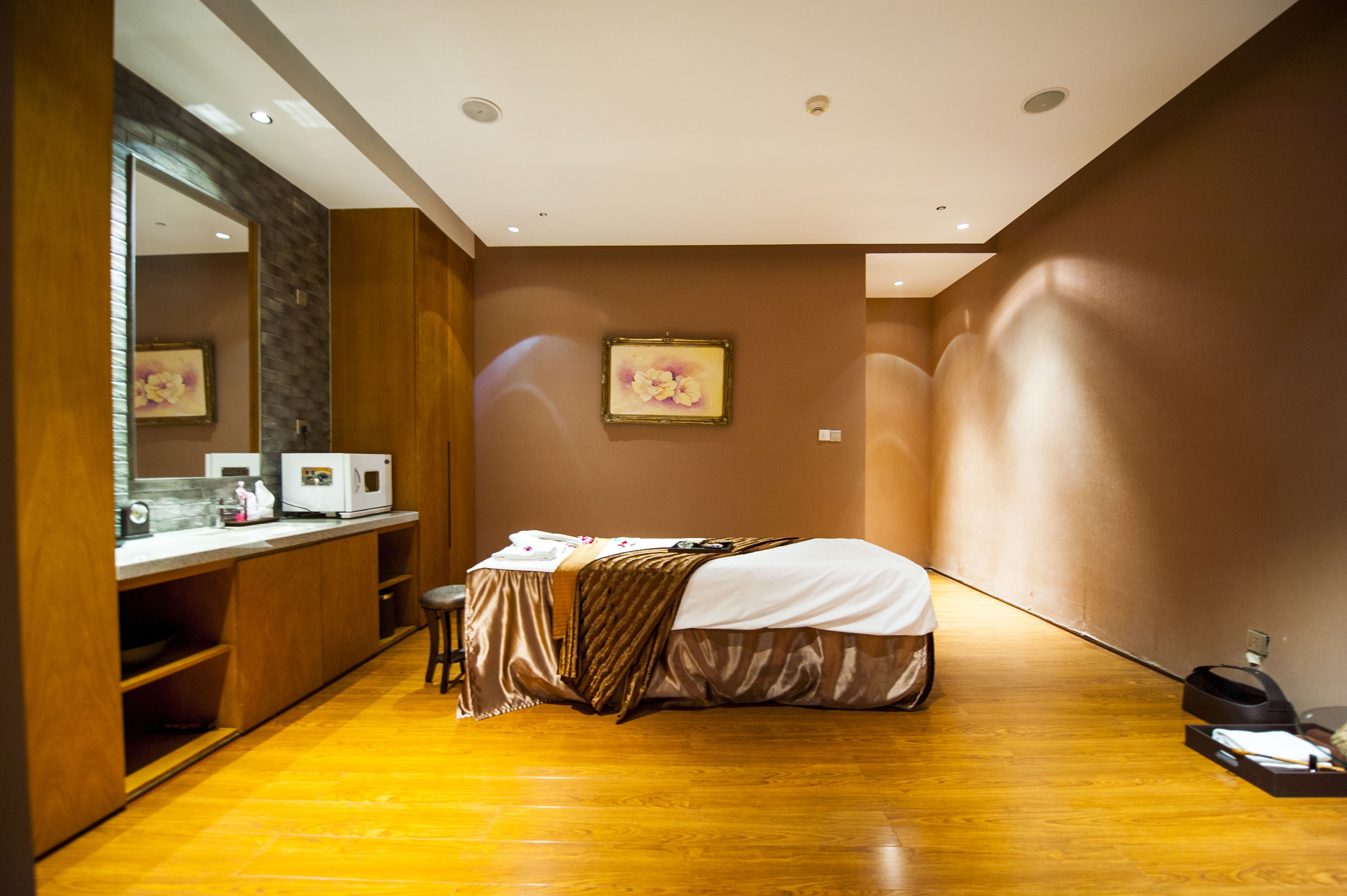 Kroppsbehandlingar, kroppsskrubb, ansiktsbehandlingar och massage