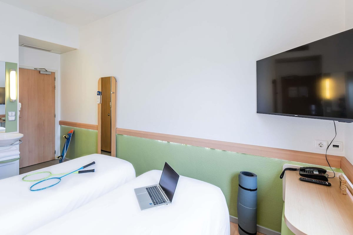 Room, 2 Twin Beds | Desk, blackout drapes, soundproofing, free WiFi