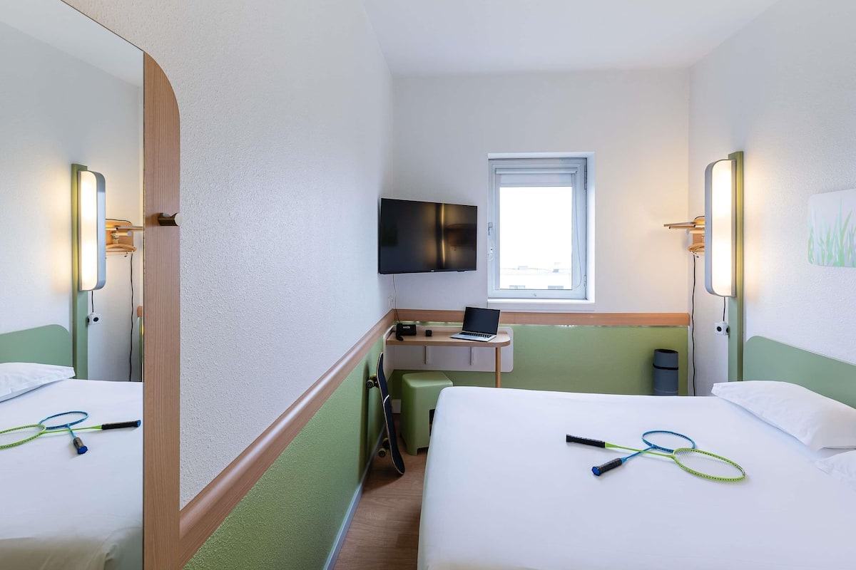 Quarto, 1 cama de casal | Escrivaninha, cortinas blackout, quartos à prova de som
