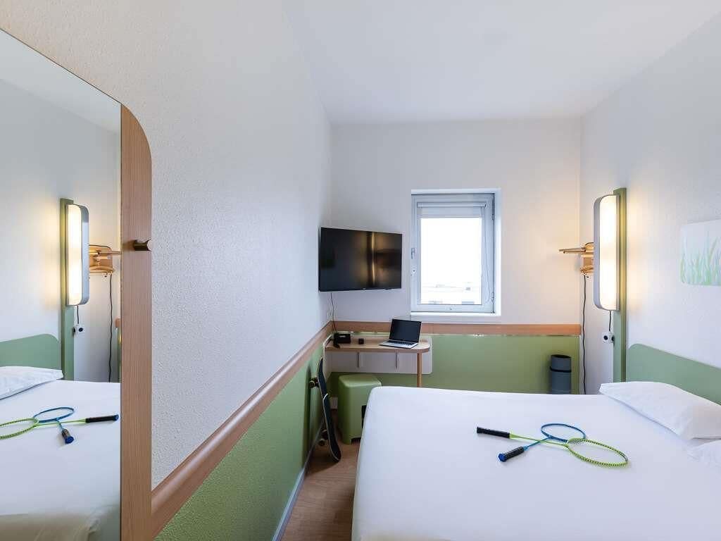 Room, 1 Double Bed | Desk, blackout curtains, soundproofing, free WiFi