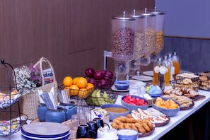 Free daily buffet breakfast  - Holiday Inn Express Ahmdabad Prahlad Nagar by IHG (Ahmedabad)