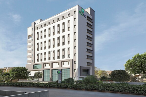 Exterior - Holiday Inn Express Ahmdabad Prahlad Nagar by IHG (Ahmedabad)