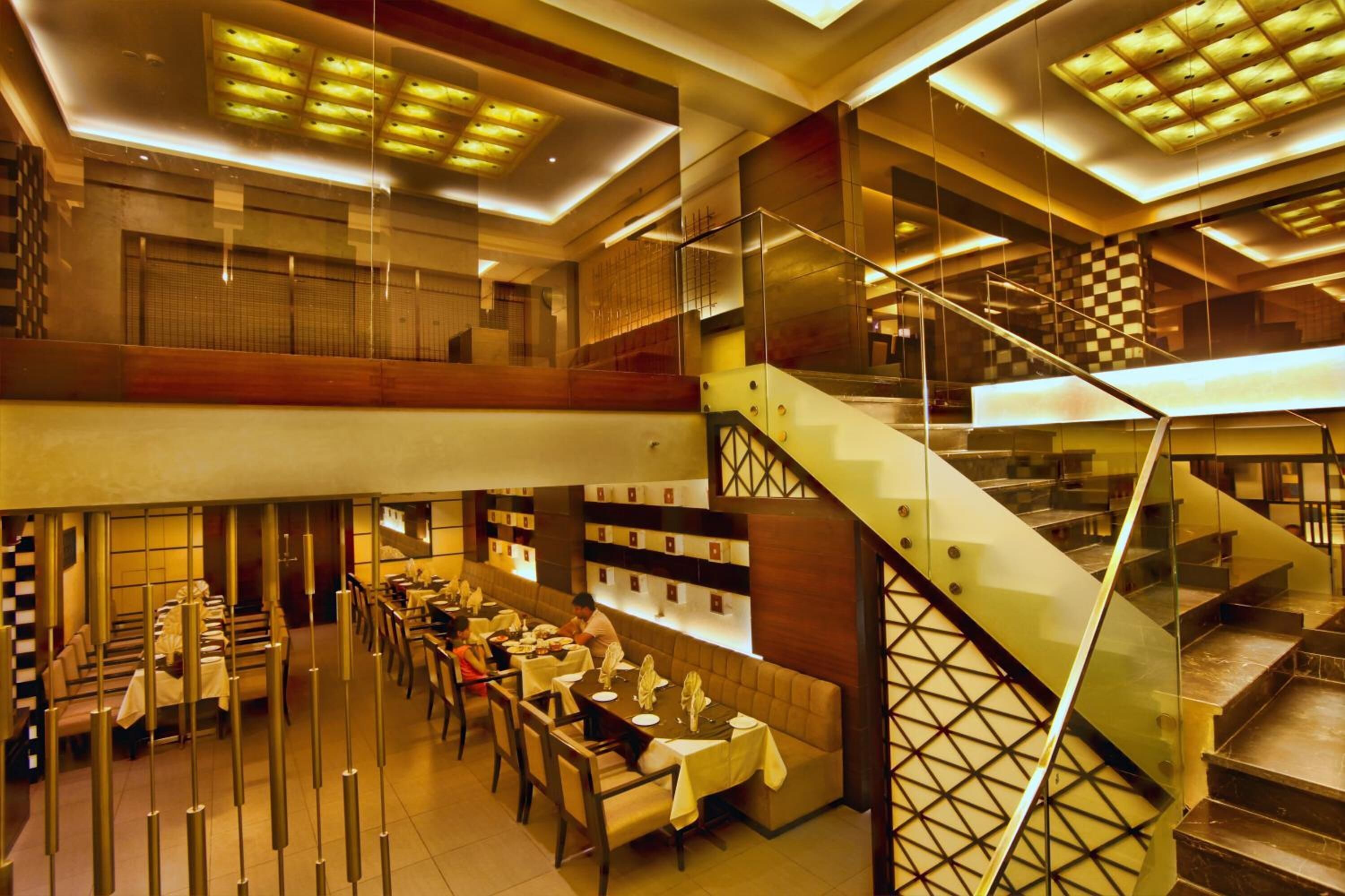 Se sirven almuerzos y cenas, cocina asiática