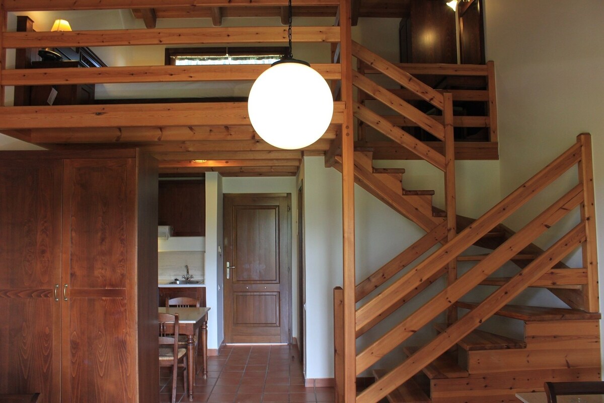 Quarto (Maisonette) | Cozinha americana privada | Geladeira, cafeteira/chaleira, talheres/pratos/utensílios de cozinha