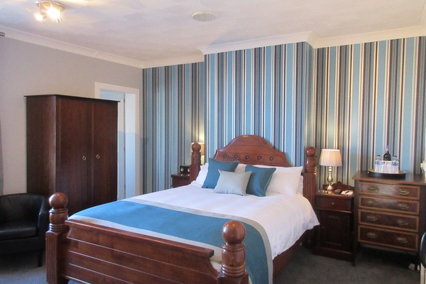 Decoración personalizada, muebles diferentes y wifi gratis