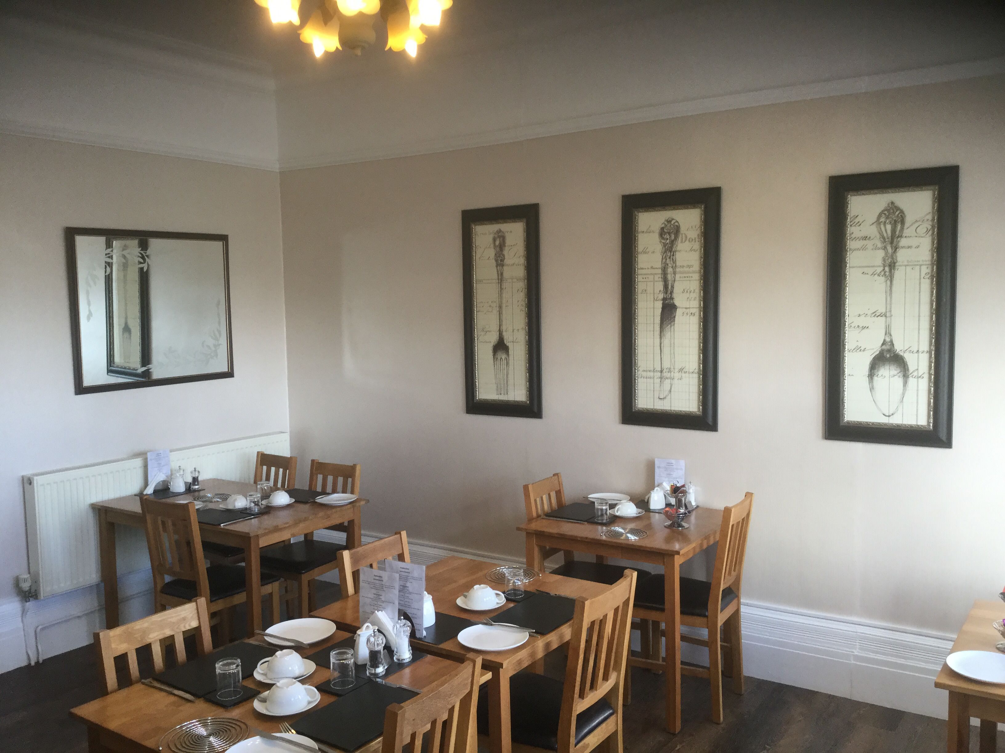 Ilmainen päivittäinen täysi aamiainen 