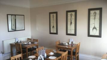 Ilmainen päivittäinen täysi aamiainen