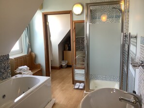 Romantic Double Room (Spa 2) | Bathroom amenities | Free toiletries, hair dryer, bathrobes, towels - Beaumont House (Great Yarmouth)