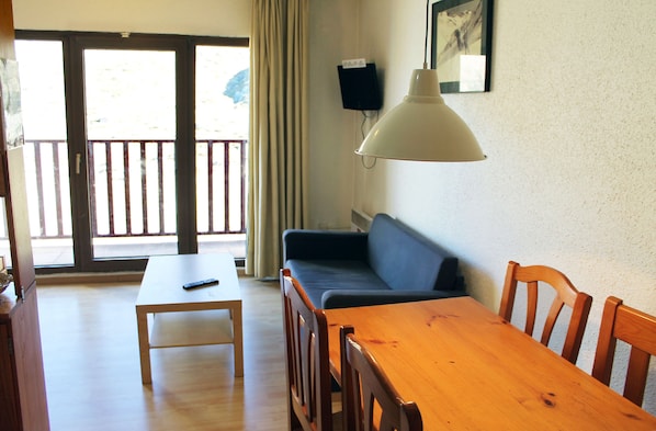 Studio (for 3/5 people) | Living room | TV