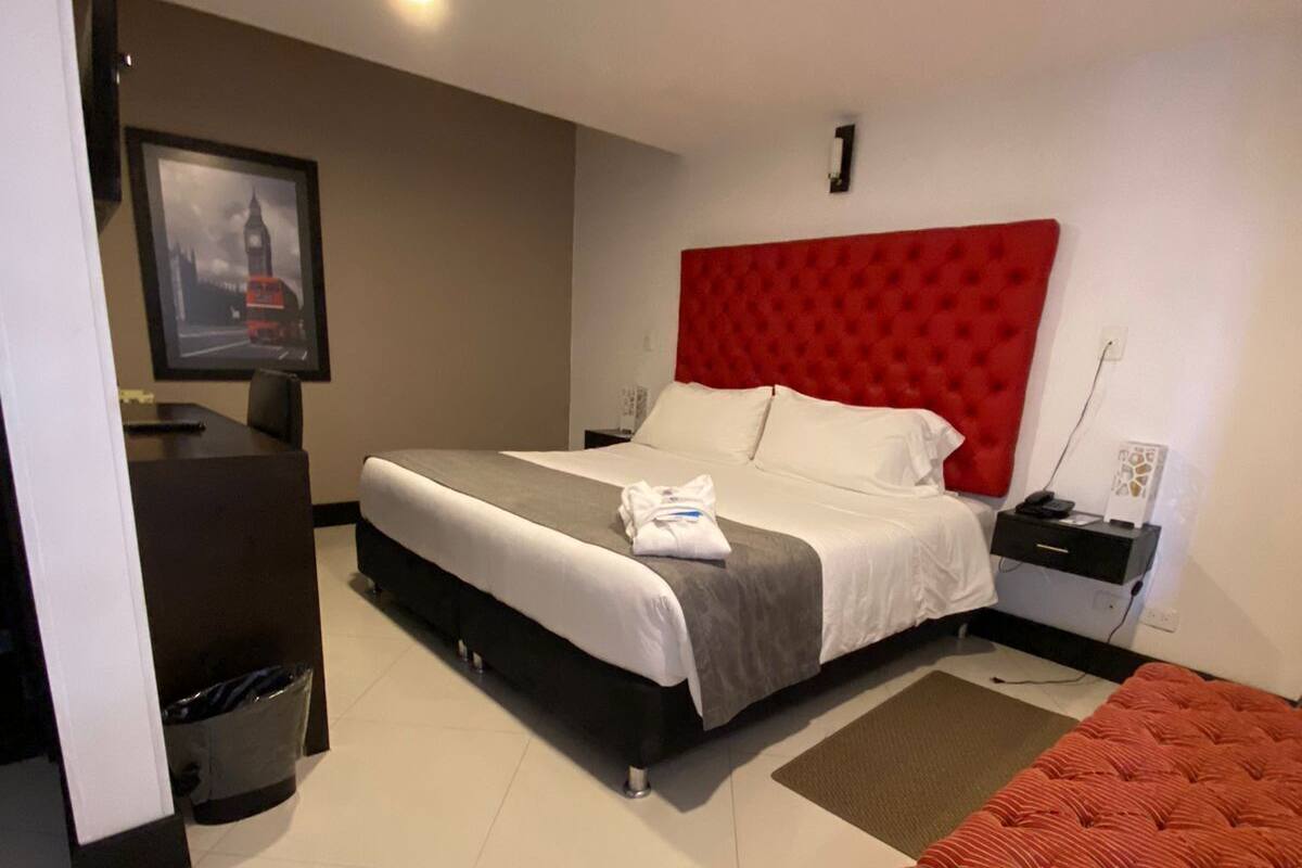 ห้องสแตนดาร์ดดับเบิล, เตียงคิงไซส์ 1 เตียง | เครื่องนอนระดับพรีเมียม, ผ้านวมขนเป็ด, เตียง Tempur-Pedic, มินิบาร์