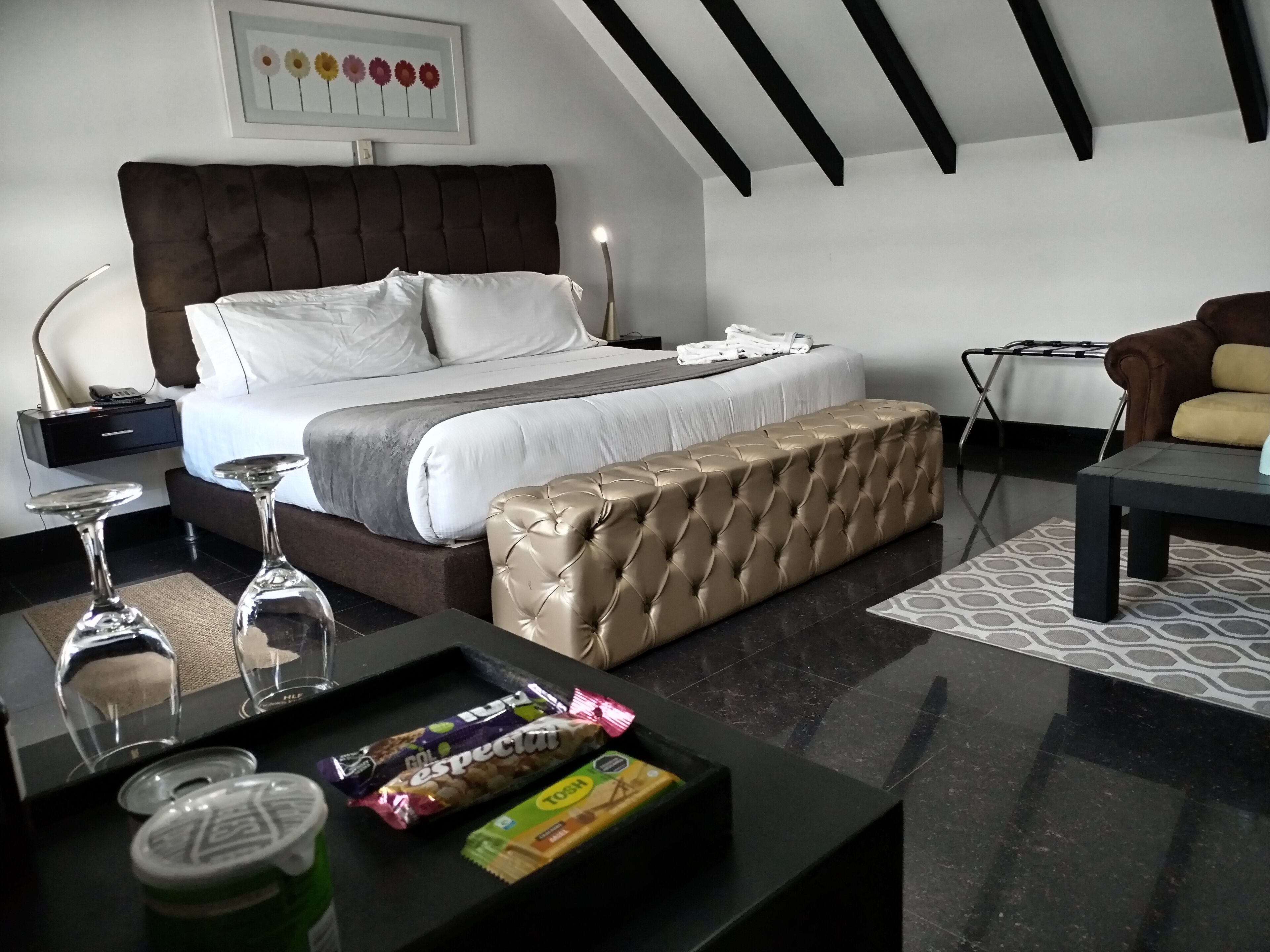 standard suite | 2 bedrooms, premium bedding, down duvets, tempur-pedic beds