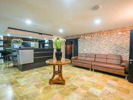 Área de estar no saguão