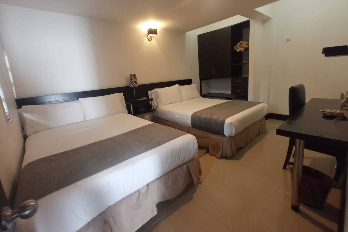 ซูพีเรียอพาร์ทเมนท์ | เครื่องนอนระดับพรีเมีย  ม, ผ้านวมขนเป็ด, เตียง Tempur-Pedic, มินิบาร์