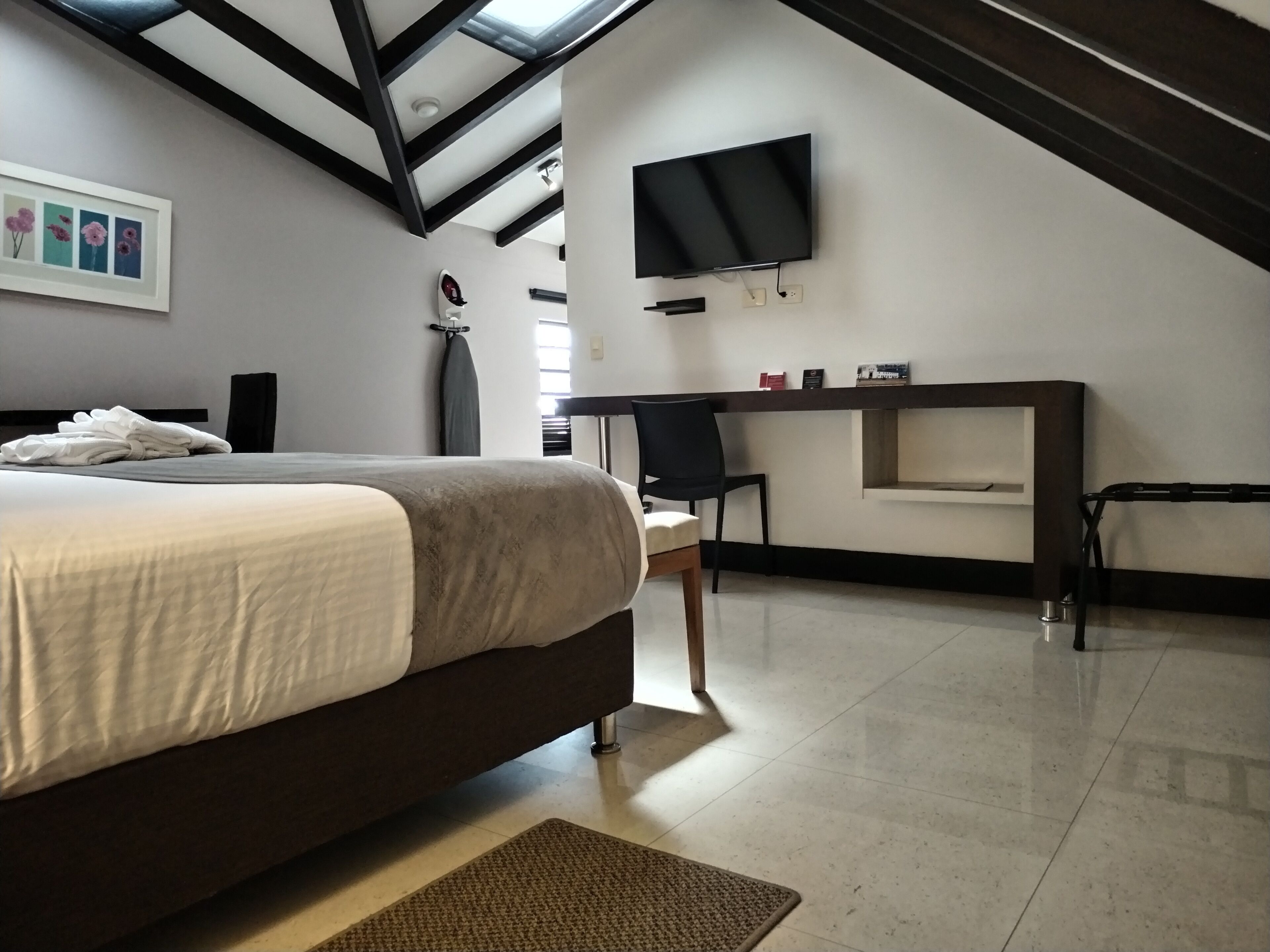 junior suite | 2 bedrooms, premium bedding, down duvets, tempur-pedic beds