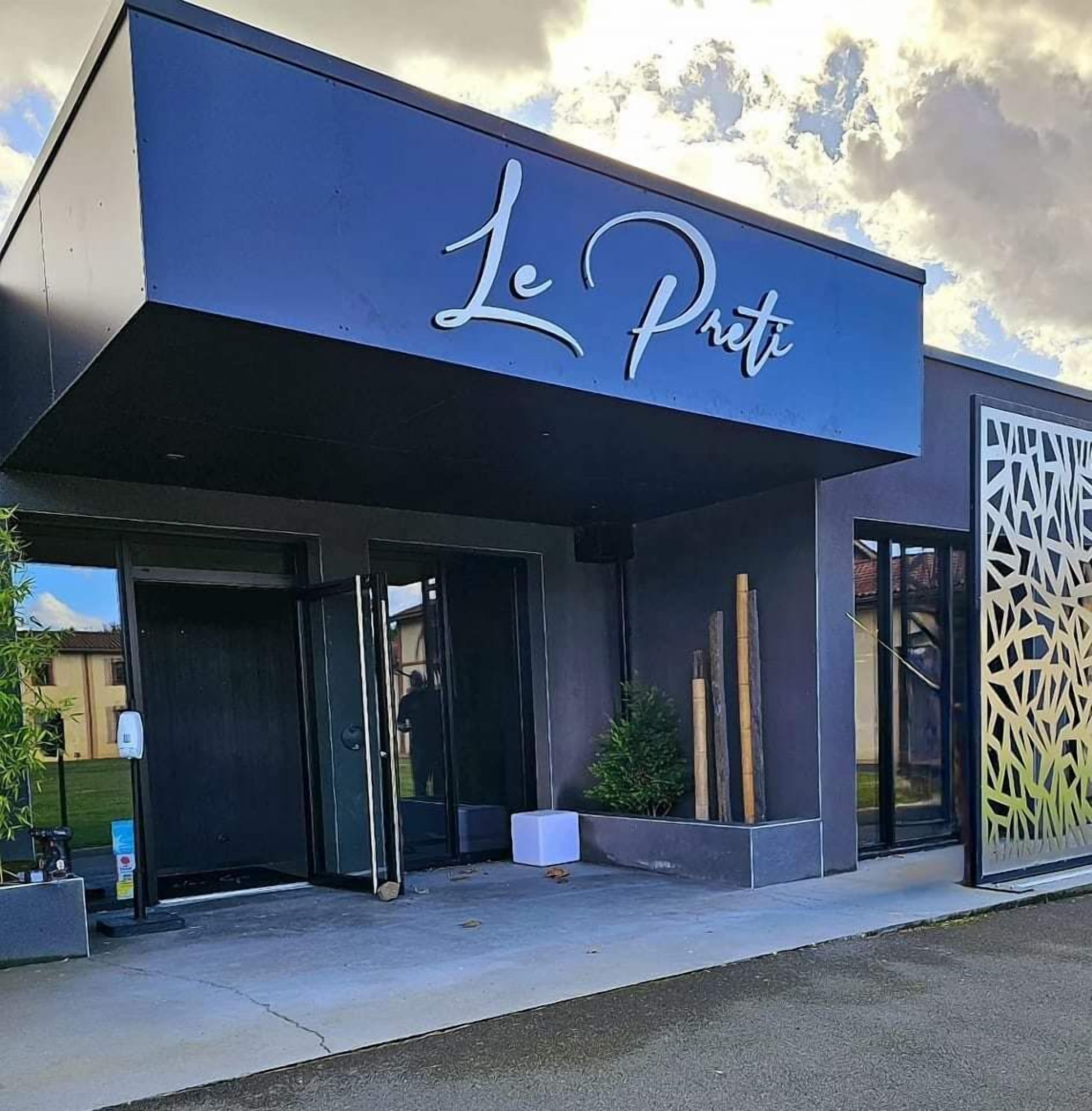 lunch and dinner served