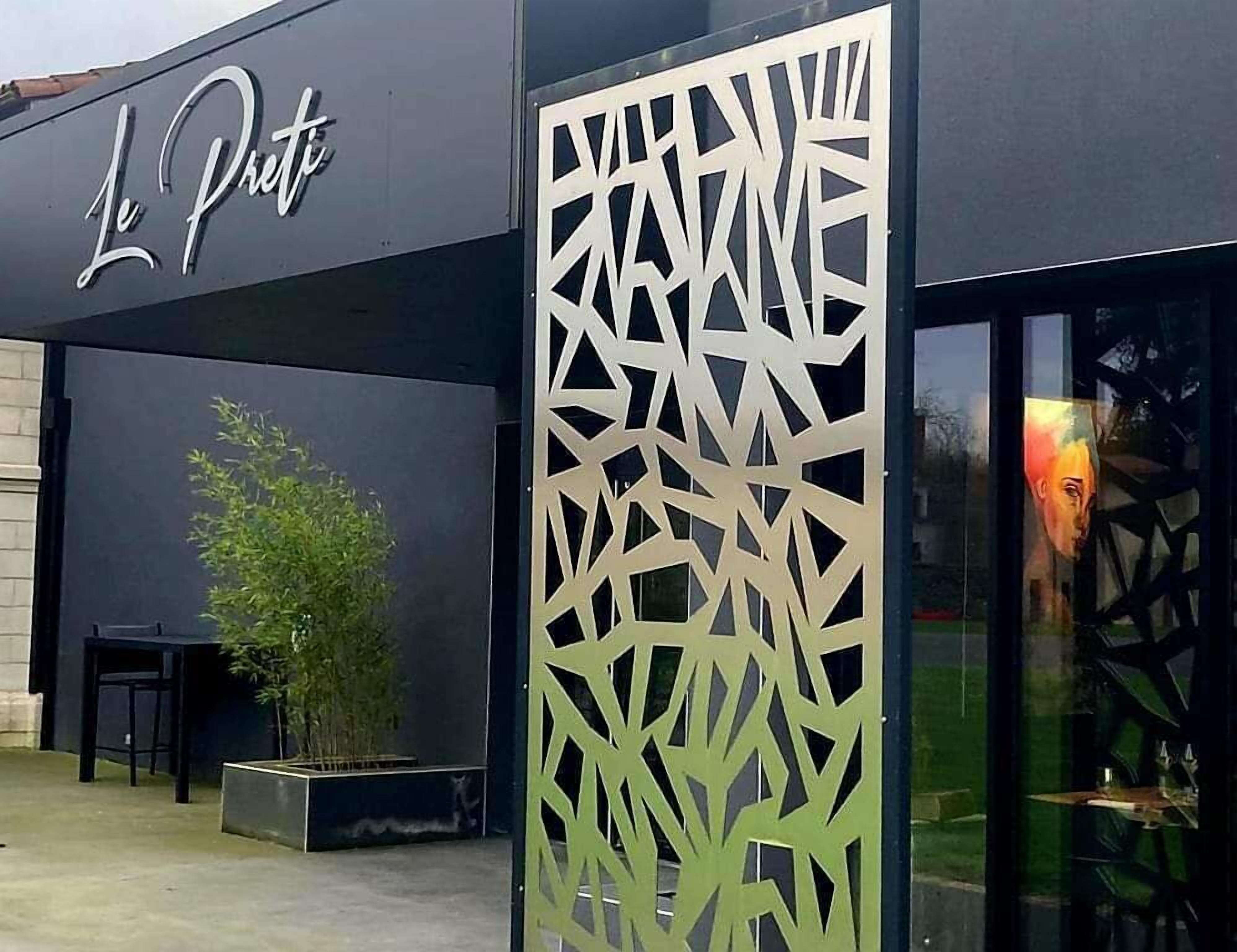 lunch and dinner served