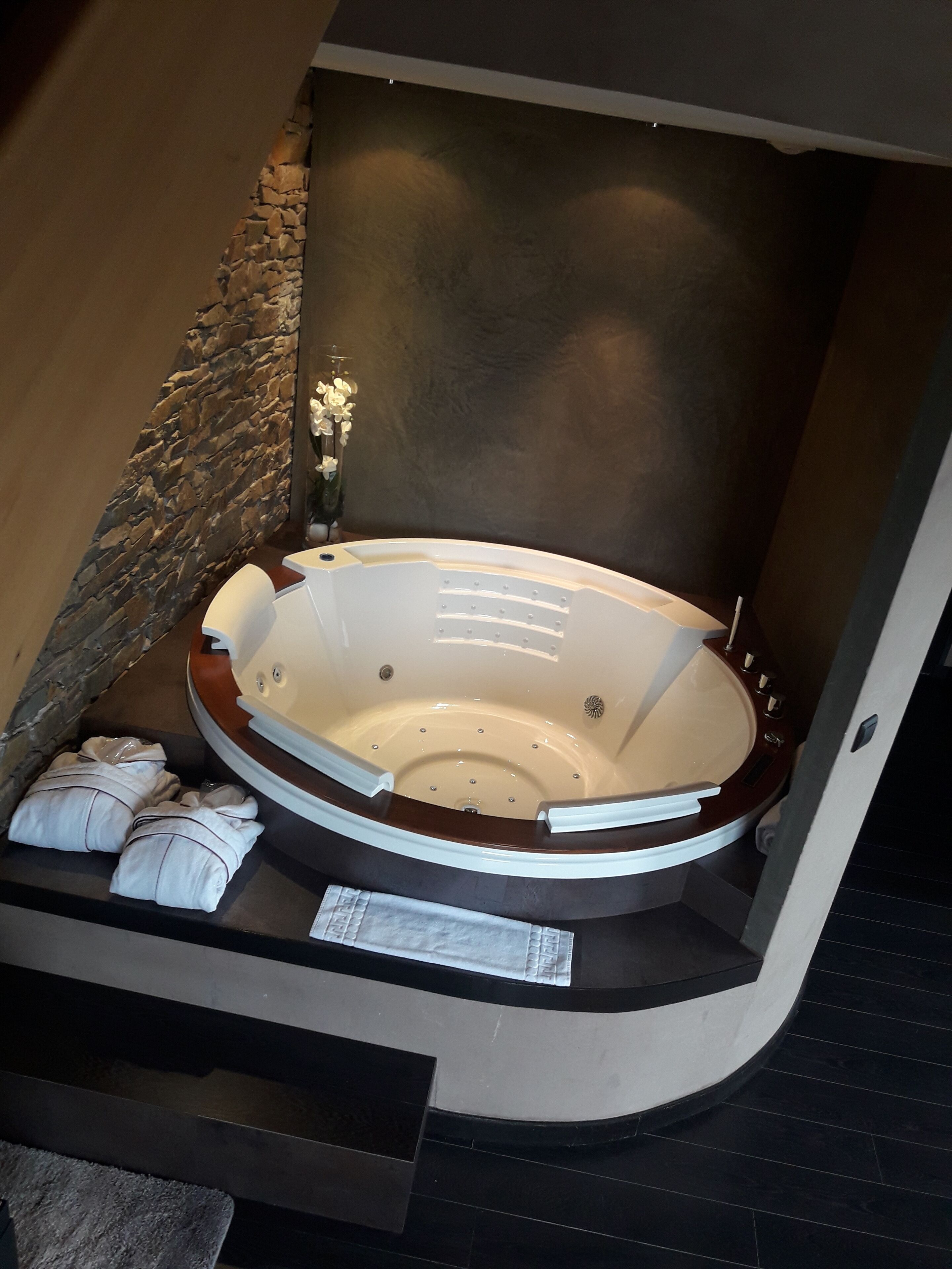 suite | private spa tub