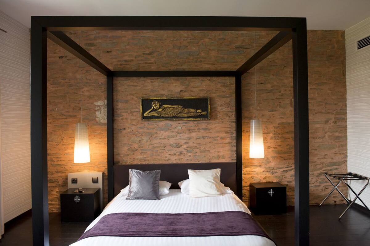Habitación Deluxe, 1 cama doble | Caja fuerte, escritorio, cortinas opacas y sistema de insonorización