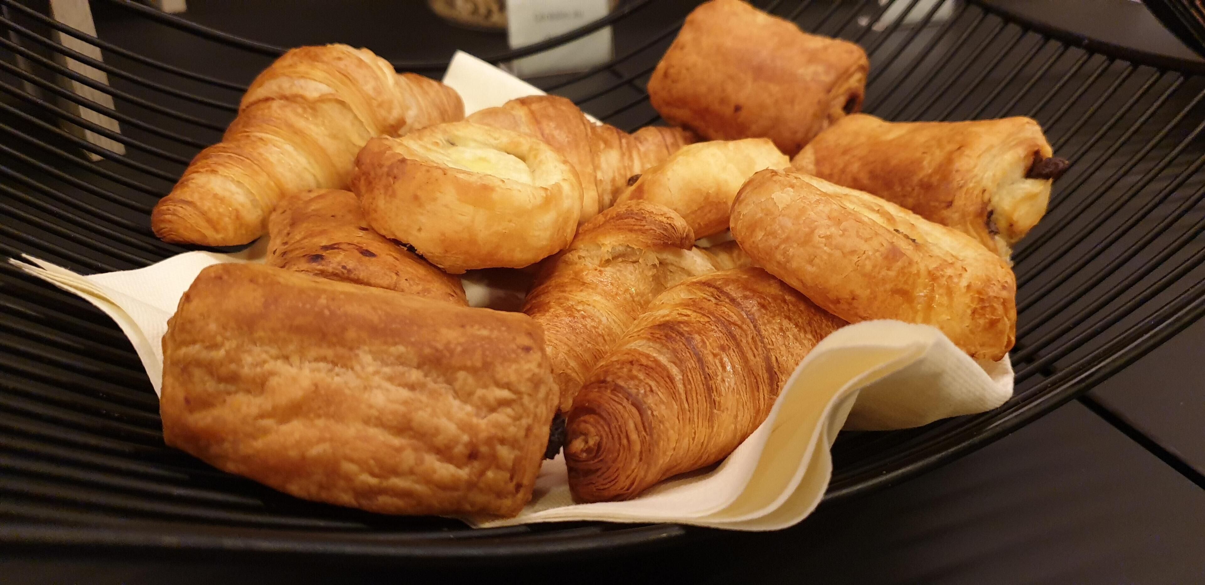 daily buffet breakfast (eur 10 per person)
