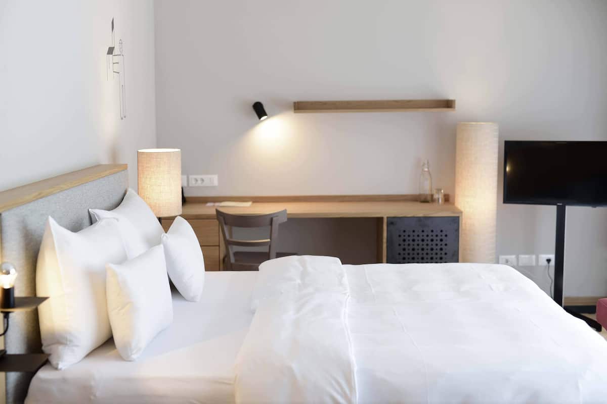 Premium Room | Egyptian cotton sheets, premium bedding, minibar, in-room safe