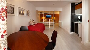Chambre quadruple familiale, cuisinette | Minibar, rideaux dâobscurcissement, systĂšme dâinsonorisation