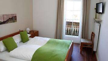 ألحفة محشوة بالريش ومكتب ومكواة/لوح كي وواي فاي مجانًا