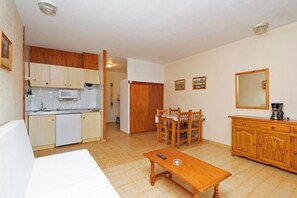 21-inch TV with digital channels - Apartamentos Lake Placid 3000 (Pas de la Casa)