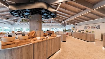 Petit déjeuner buffet servi tous les jours en supplément