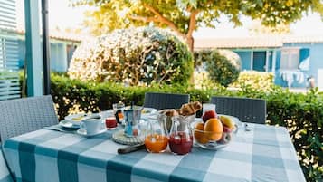 Petit déjeuner buffet servi tous les jours en supplément