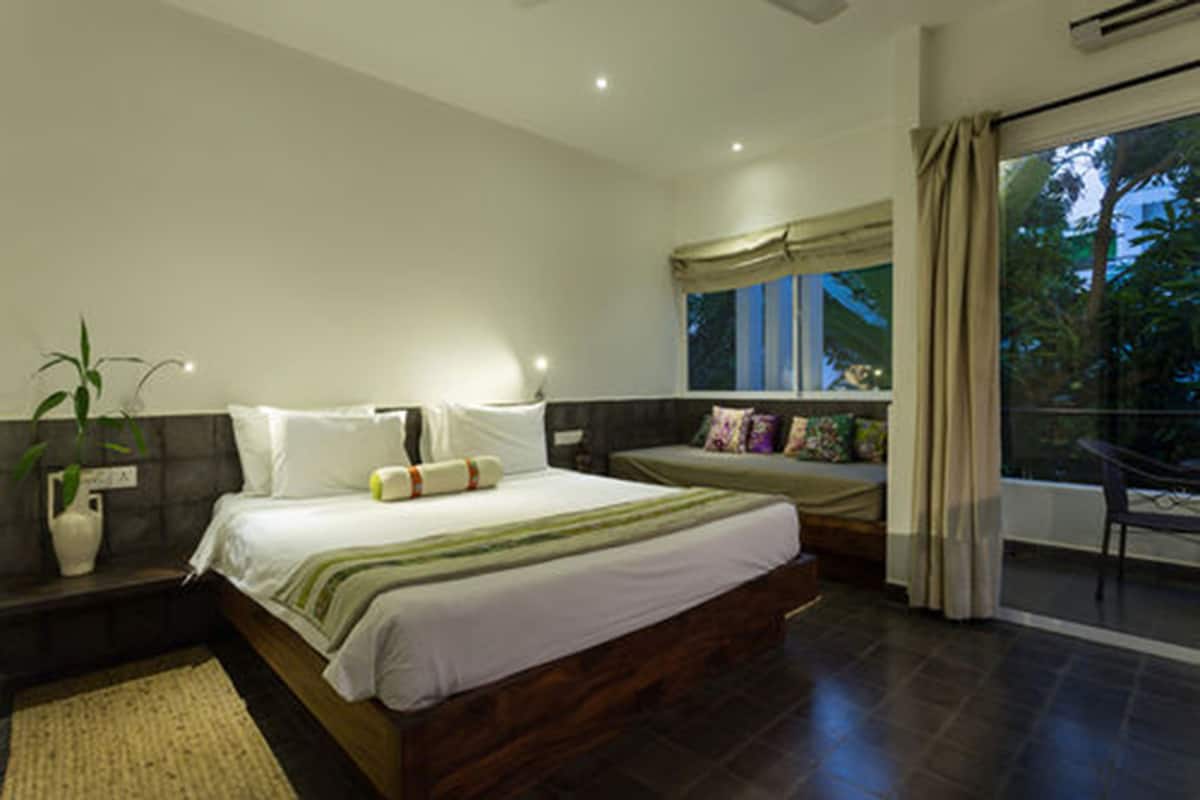 Habitación Deluxe (1 King Size Bed) | Ropa de cama de alta calidad, caja fuerte, escritorio