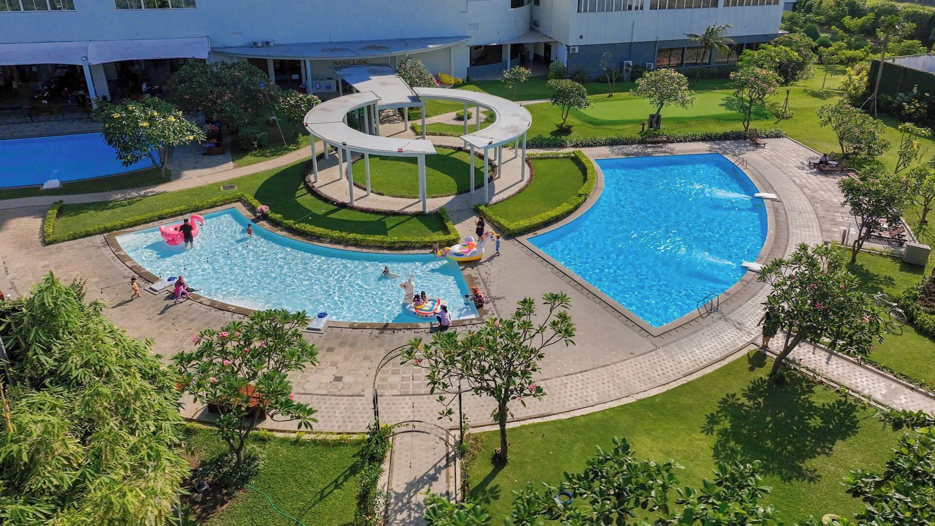 Kolam renang outdoor