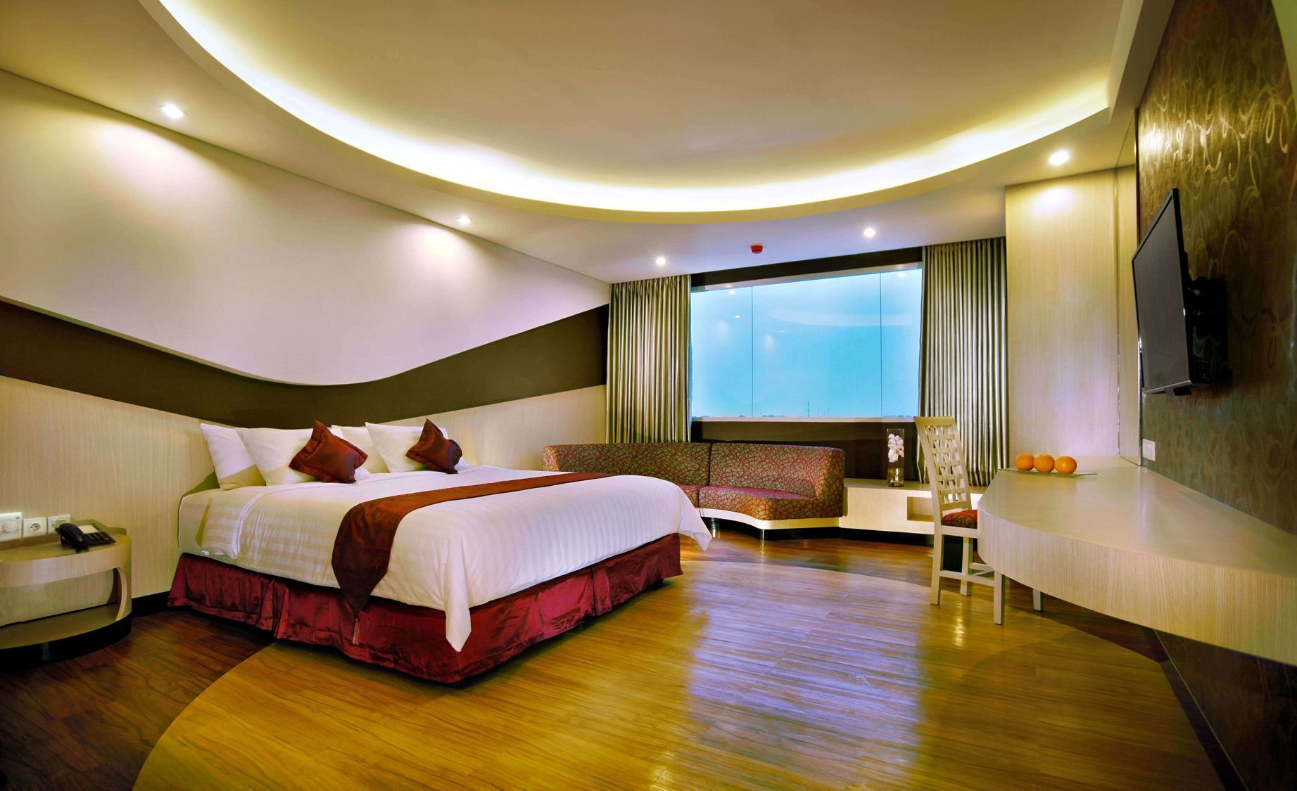 In-room safe, free WiFi, bed sheets