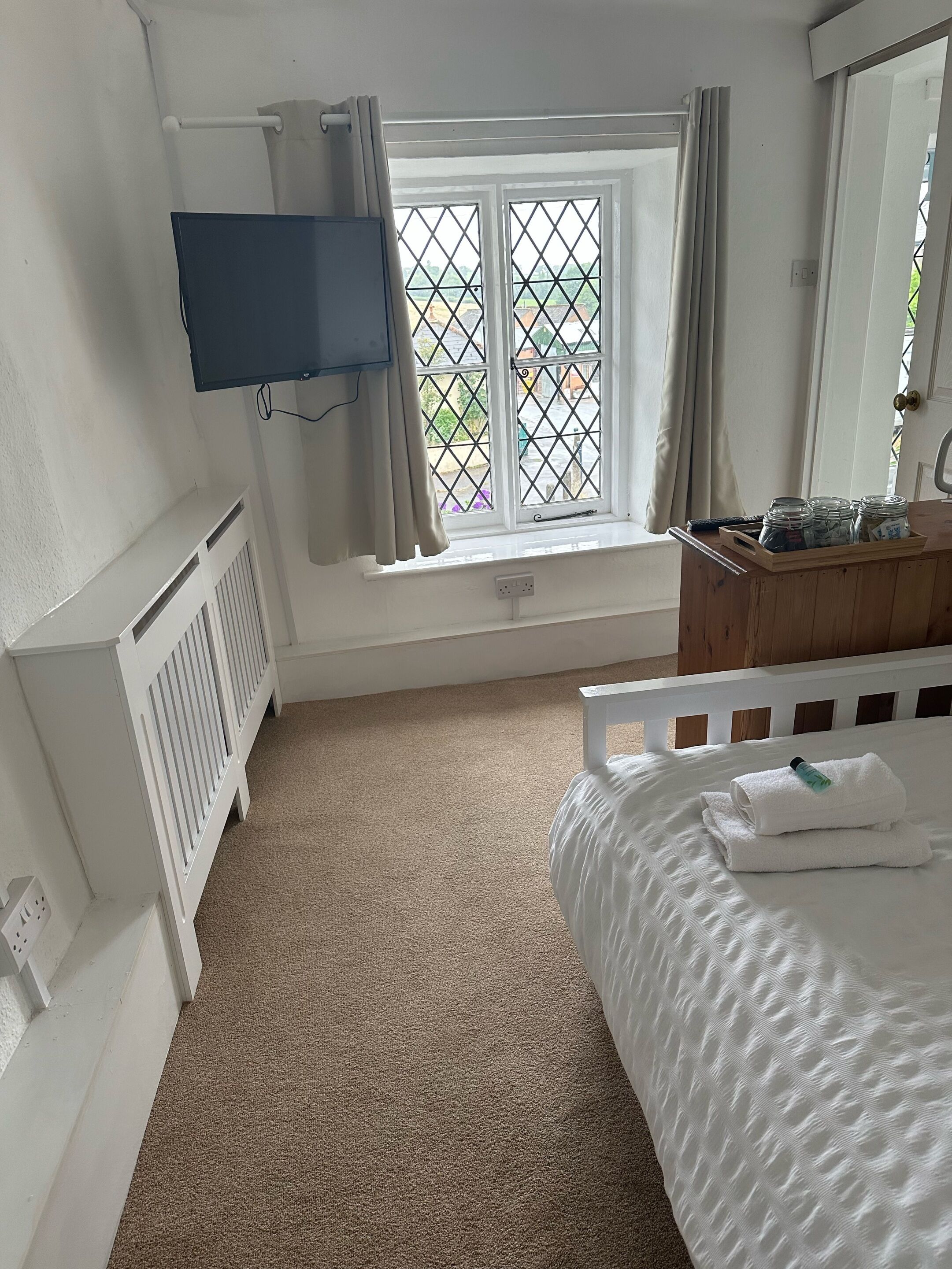 Phòng đơn cơ bản, có phòng tắm riêng | 1 phòng ngủ 