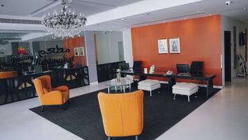 Lobby-lounge