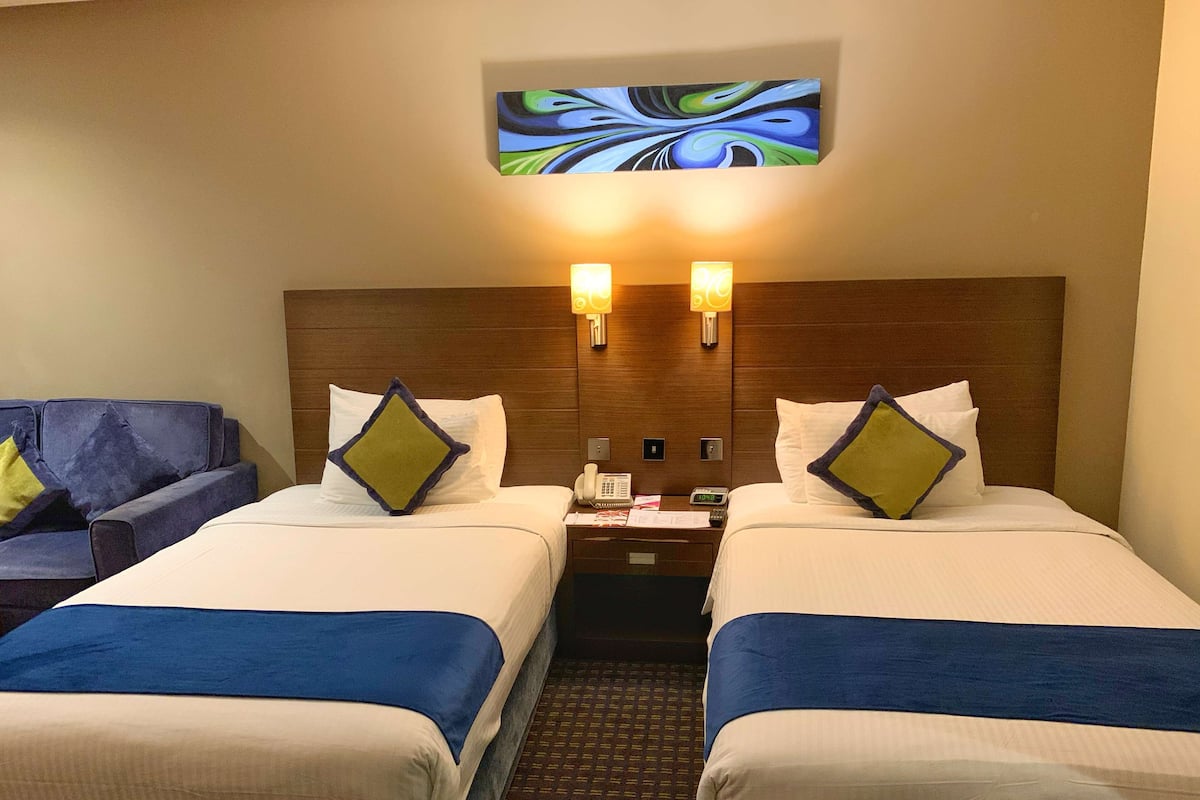 Sábanas de algodón egipcio, camas con pillow-top y minibar