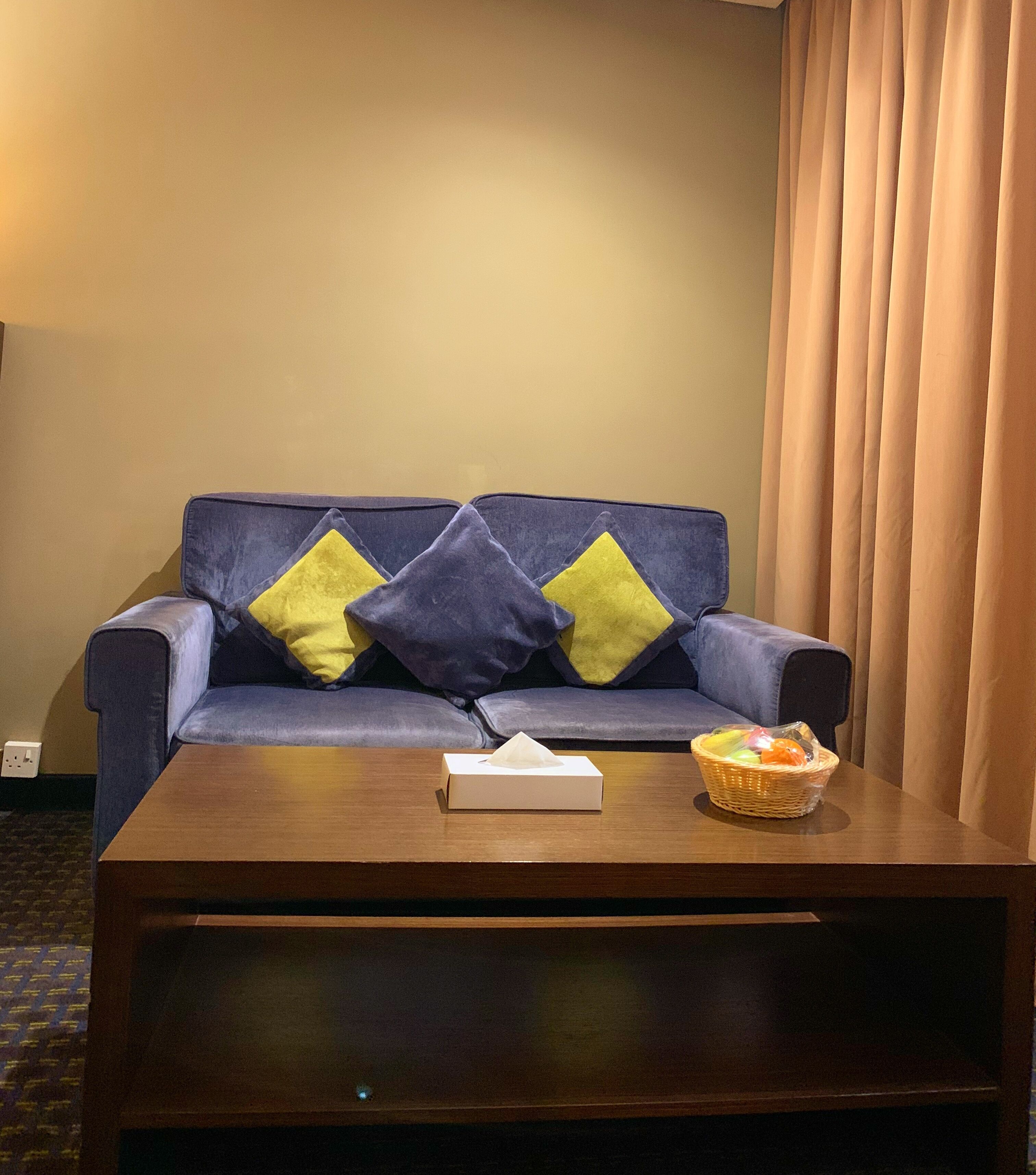 business suite, 1 king bed, smoking, city view | egyptian cotton sheets, pillow-top beds, minibar, in-room safe