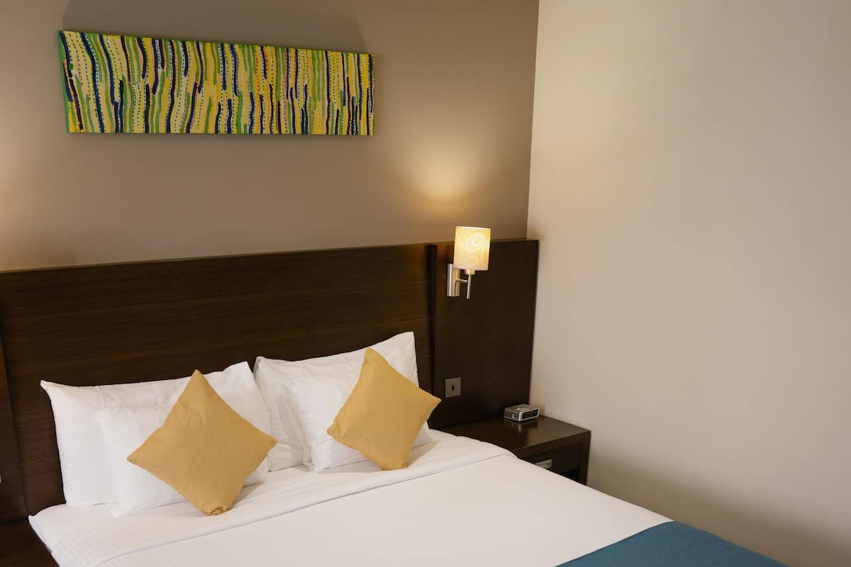 Habitación superior, 2 camas individuales, para no fumadores, vista a la ciudad | Sábanas de algodón egipcio, camas con pillow-top y minibar