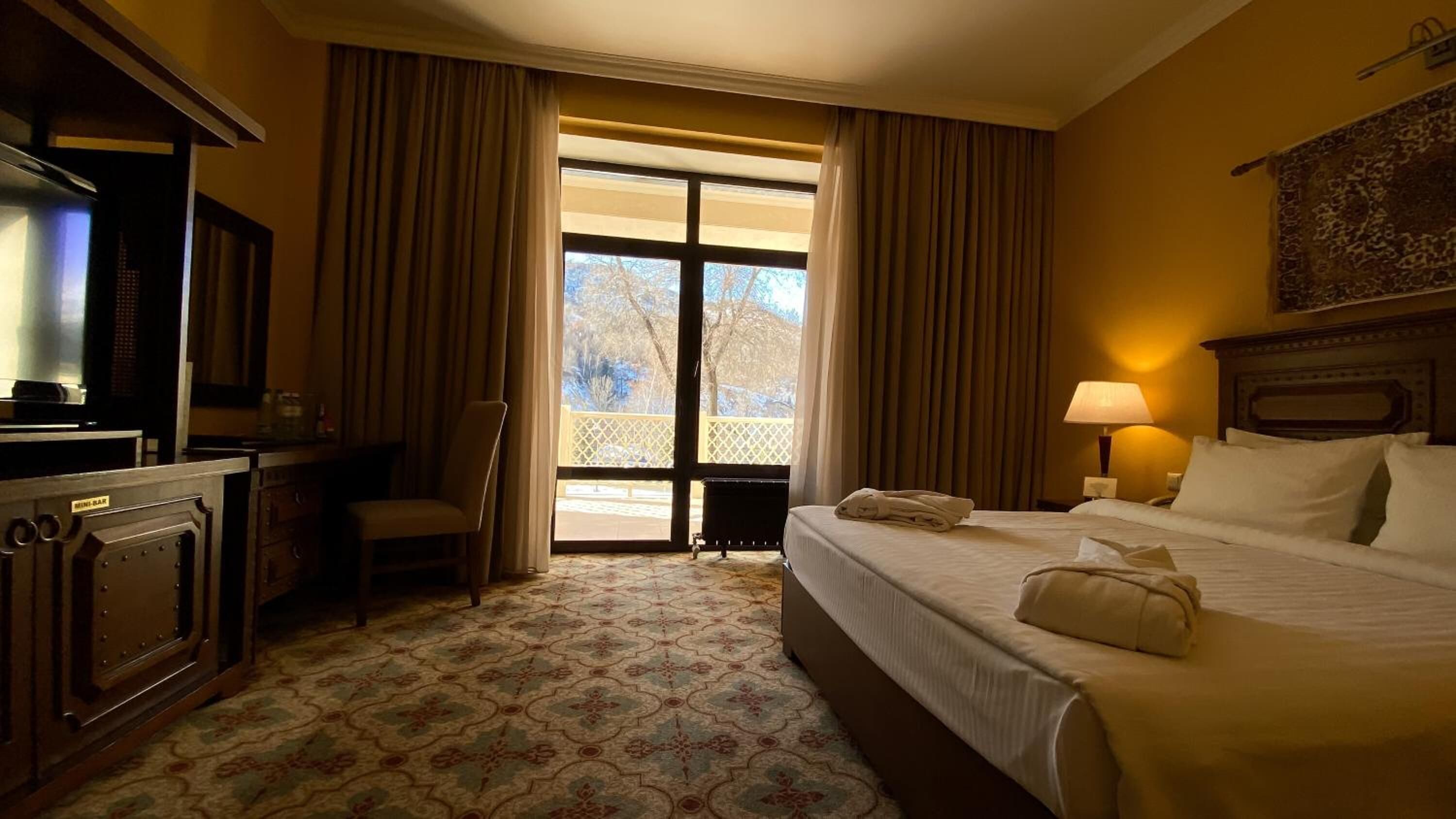 hypo-allergenic bedding, minibar, in-room safe, desk