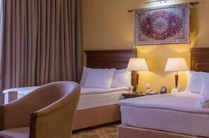 Deluxe-Zweibettzimmer | Allergikerbettwaren, Minibar, Zimmersafe, Schreibtisch